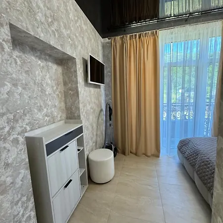 Guest 3*